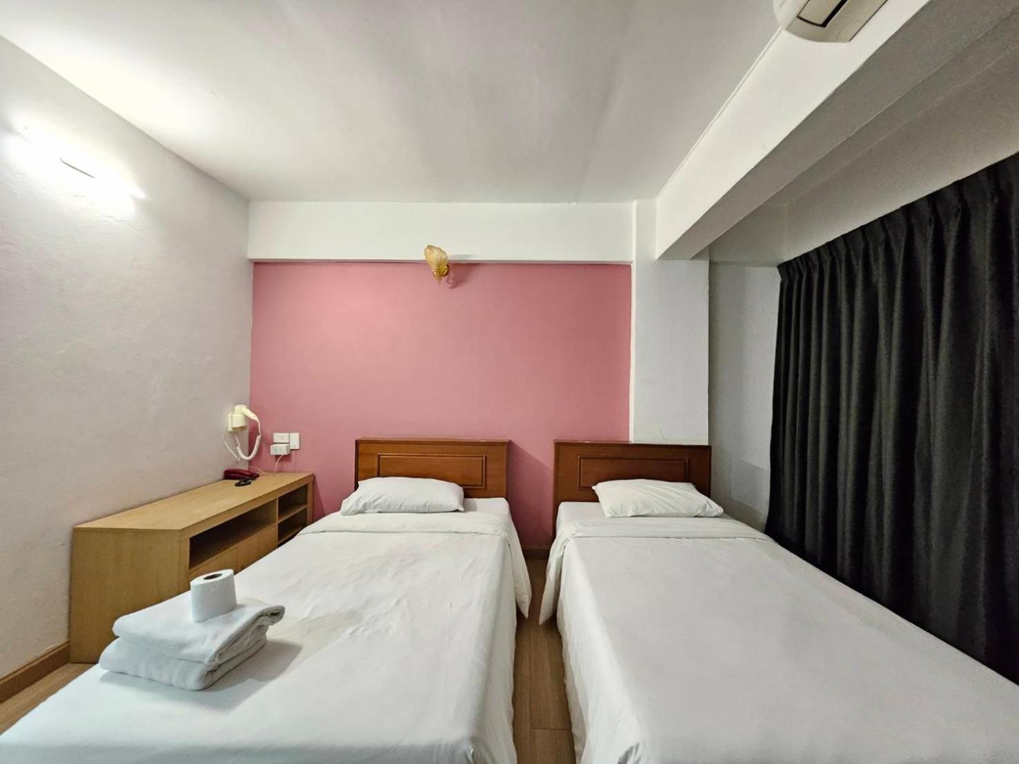 Crown Bts Nana Hotel Bangkok Buitenkant foto