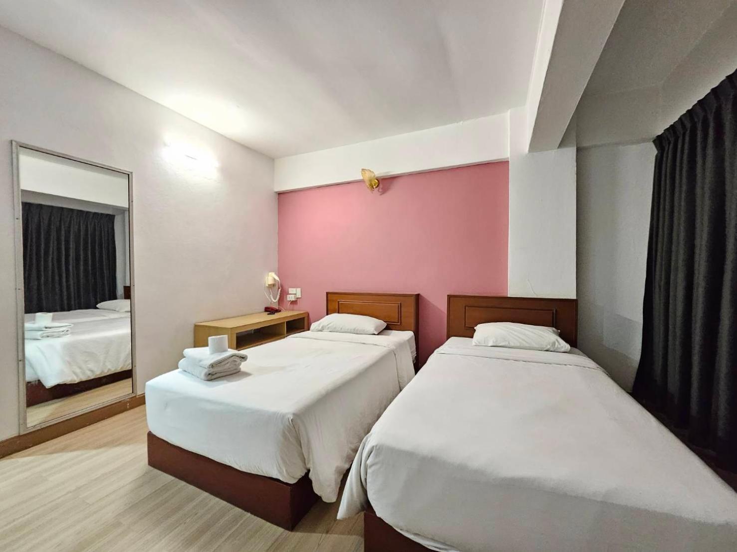 Crown Bts Nana Hotel Bangkok Buitenkant foto