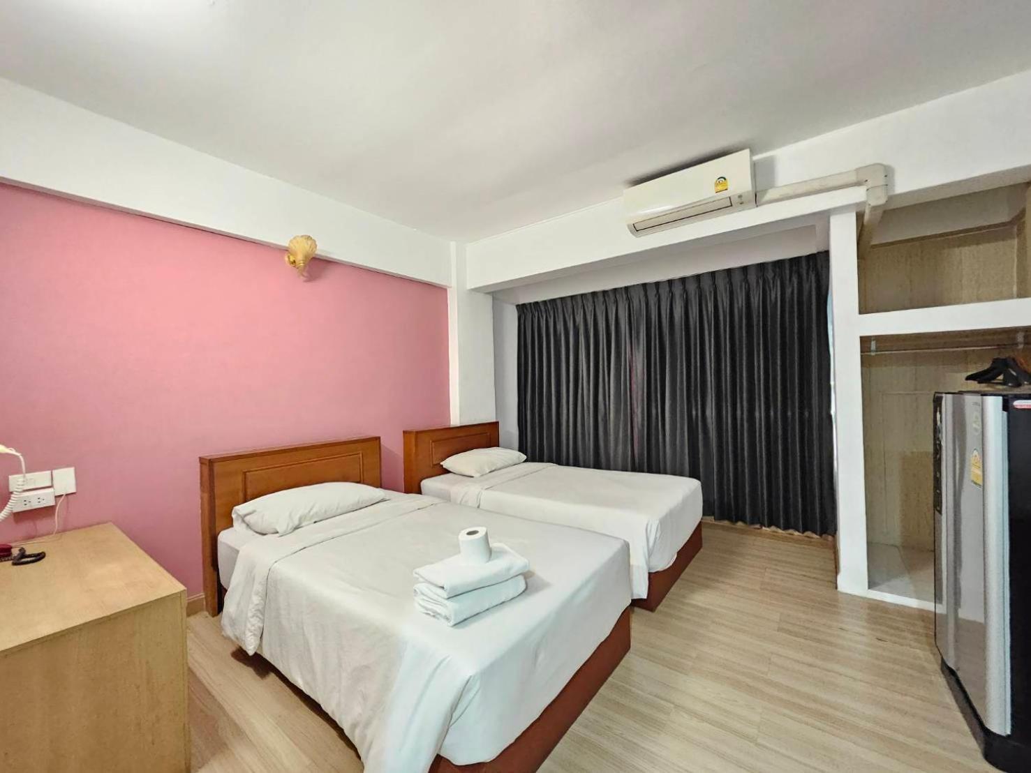 Crown Bts Nana Hotel Bangkok Buitenkant foto